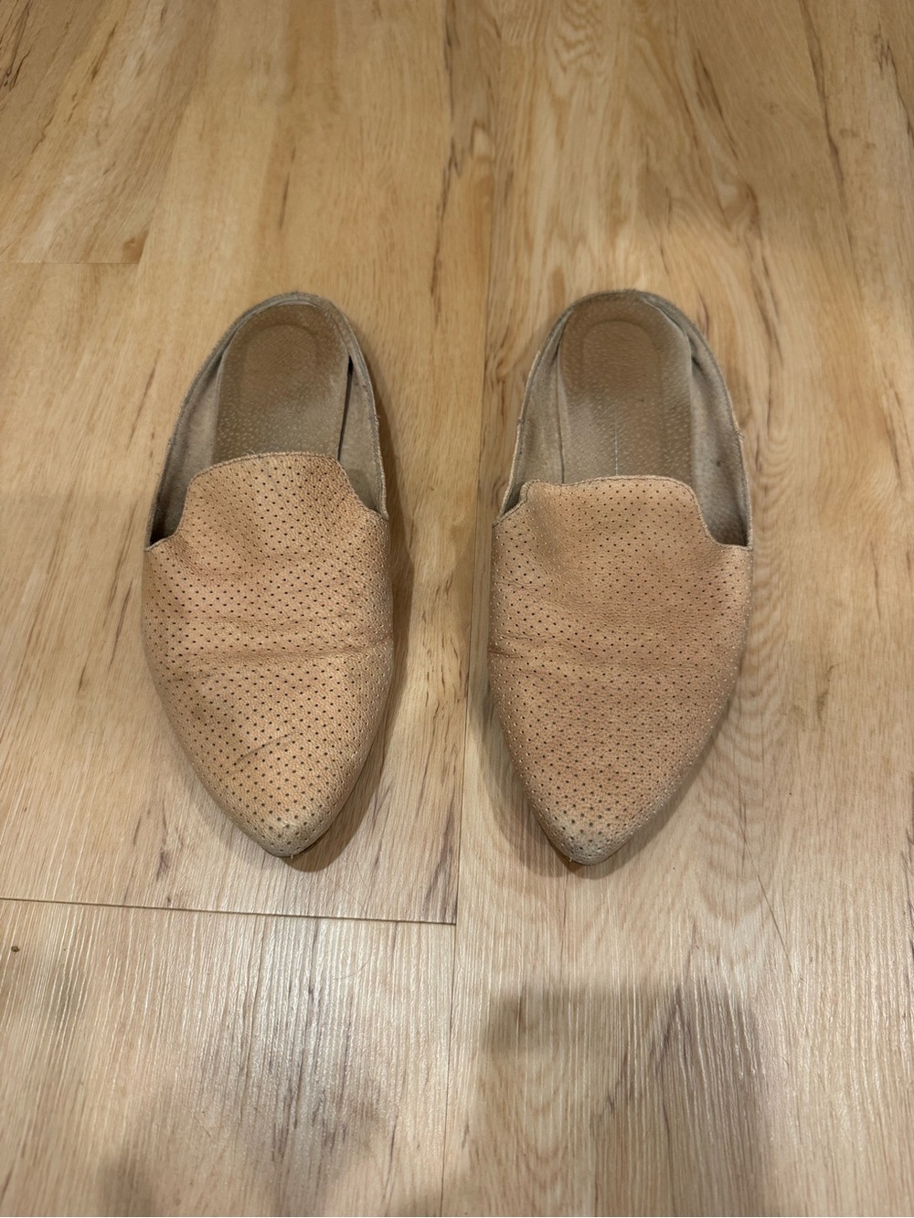 Women's Pointed Toe Slip-On Mule in Tan